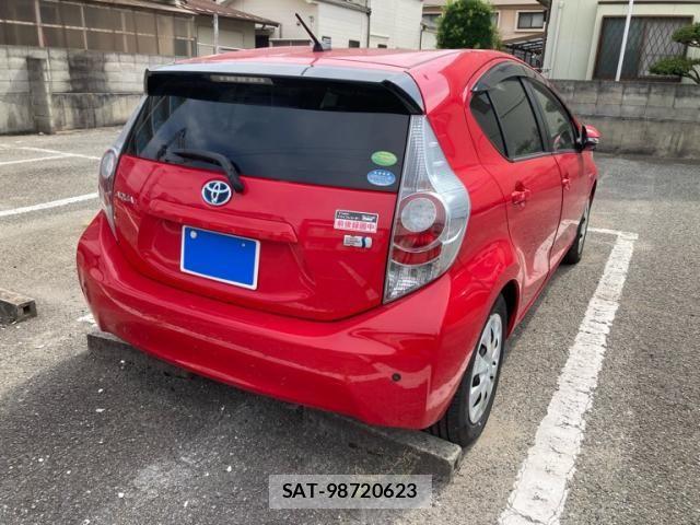 Toyota AQUA 2013-09 8658025-2