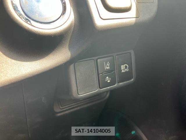 Toyota AQUA 2017-09 8658005-19