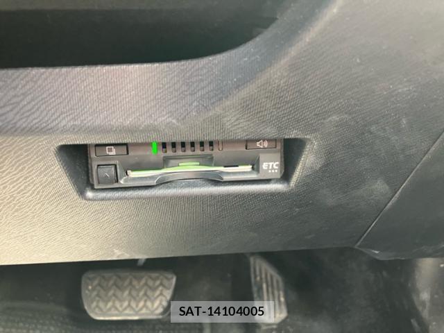 Toyota AQUA 2017-09 8658005-20
