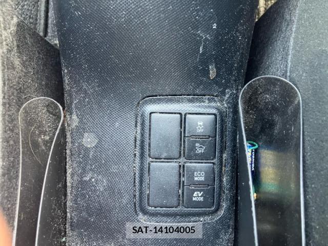Toyota AQUA 2017-09 8658005-24