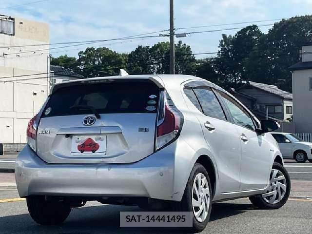 Toyota AQUA 2015-09 8665802-2