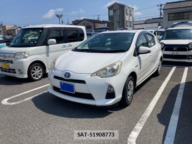 Toyota AQUA 2013-09 8658024-0