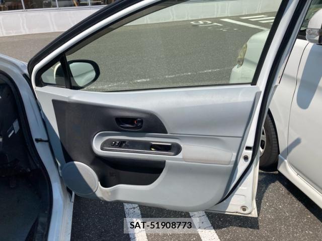Toyota AQUA 2013-09 8658024-10