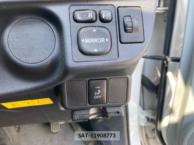 Toyota AQUA 2013-09 8658024-15