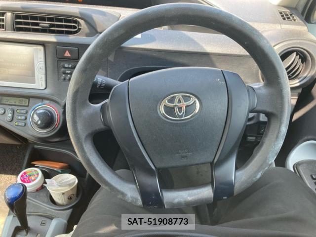 Toyota AQUA 2013-09 8658024-16