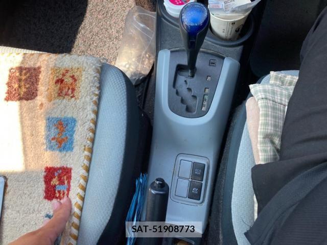 Toyota AQUA 2013-09 8658024-17