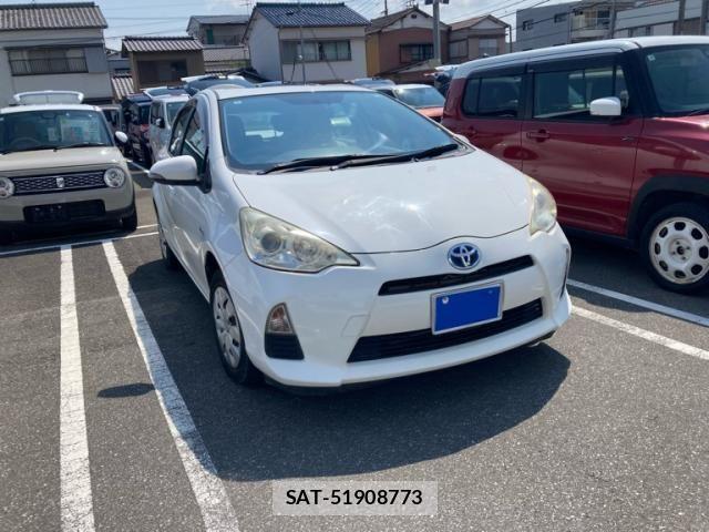 Toyota AQUA 2013-09 8658024-1