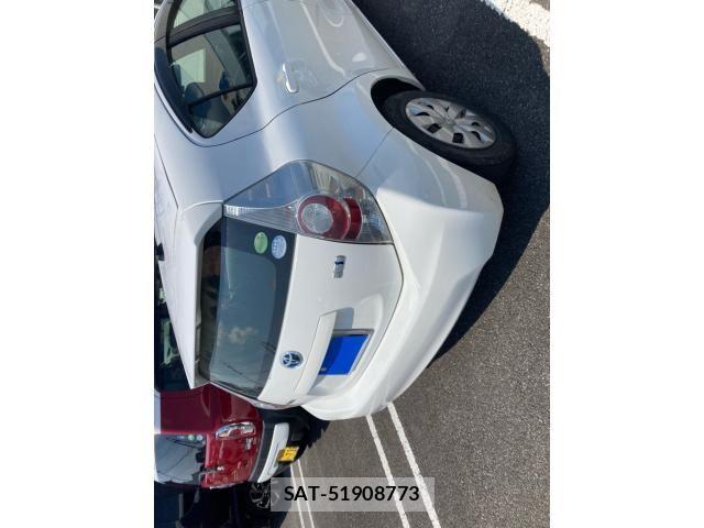 Toyota AQUA 2013-09 8658024-2