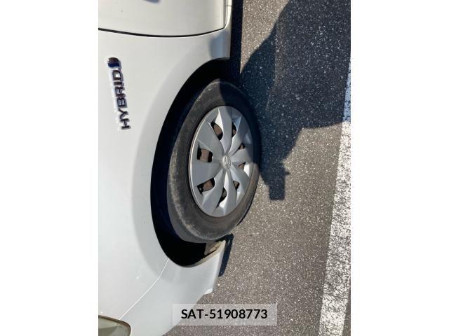 Toyota AQUA 2013-09 8658024-7