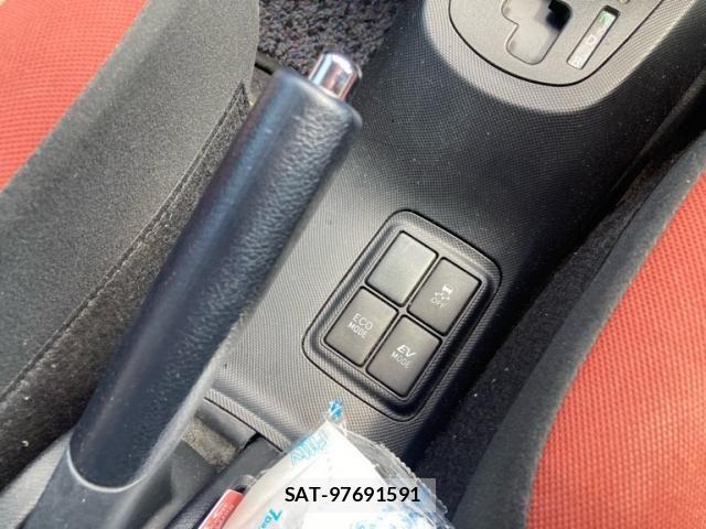 Toyota AQUA 2015-05 8658006-17