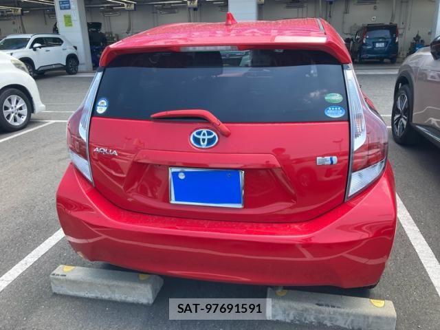 Toyota AQUA 2015-05 8658006-6