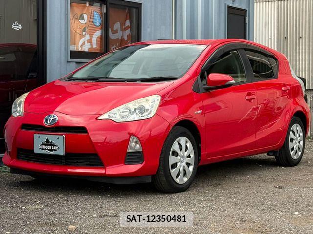 Toyota AQUA 2014-02 8658009-12