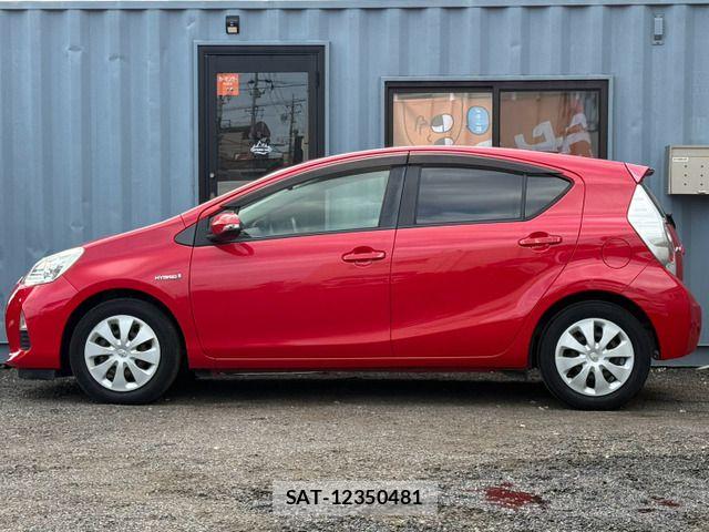 Toyota AQUA 2014-02 8658009-14