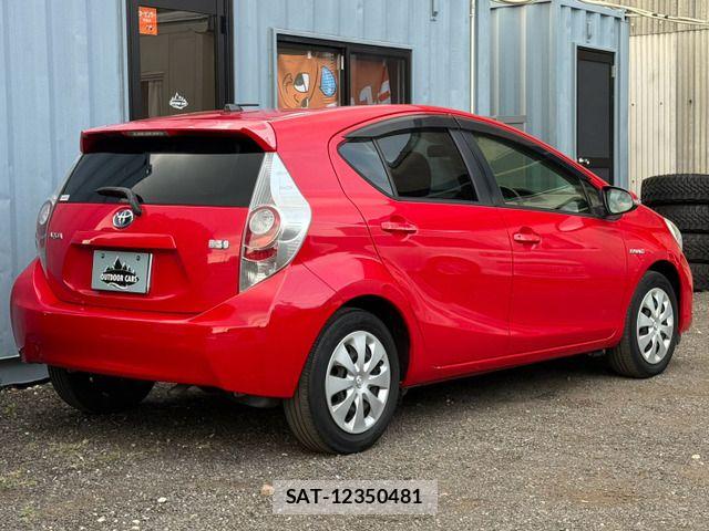 Toyota AQUA 2014-02 8658009-15