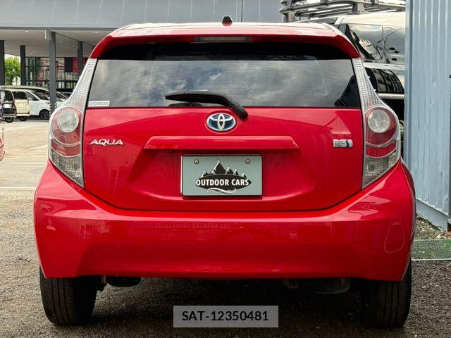 Toyota AQUA 2014-02 8658009-16