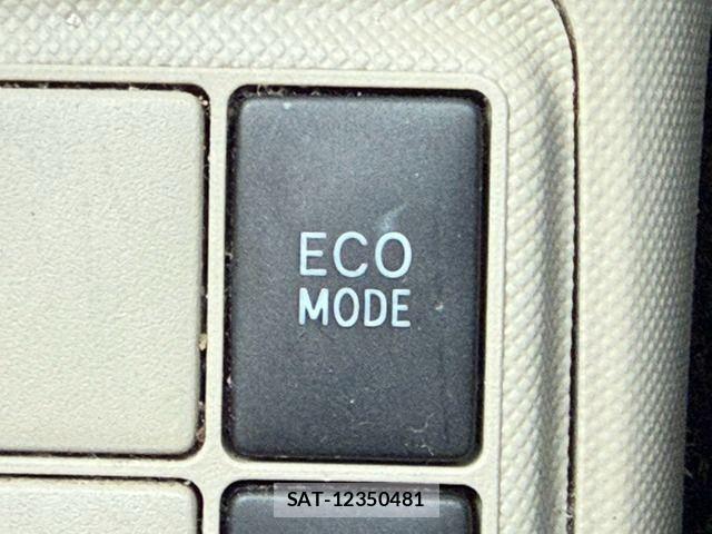 Toyota AQUA 2014-02 8658009-18