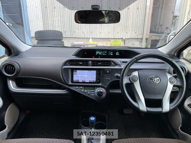 Toyota AQUA 2014-02 8658009-2