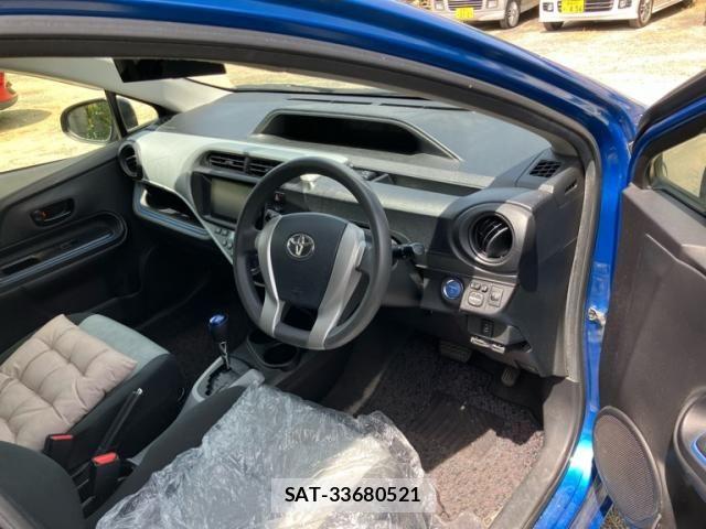 Toyota AQUA 2013-09 8658023-10