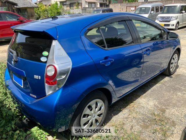 Toyota AQUA 2013-09 8658023-2