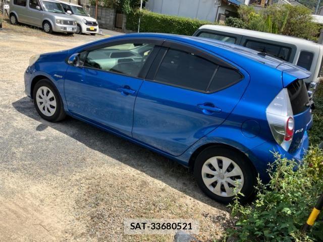 Toyota AQUA 2013-09 8658023-3