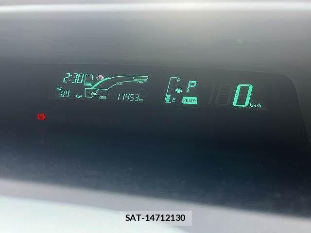 Toyota AQUA 2013-07 8657992-12