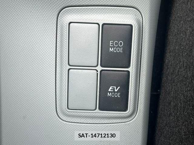 Toyota AQUA 2013-07 8657992-18