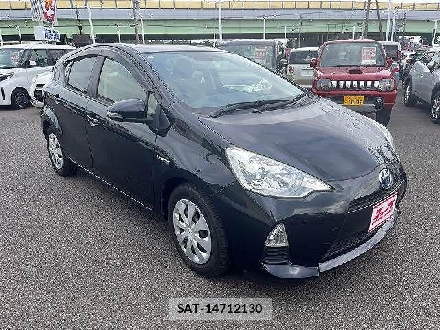 Toyota AQUA 2013-07 8657992-1