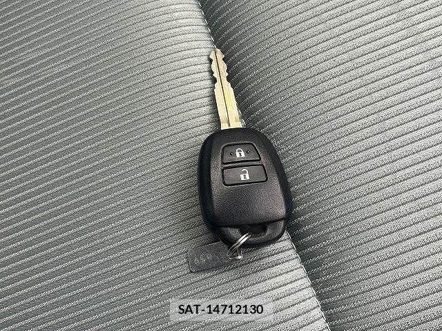 Toyota AQUA 2013-07 8657992-21