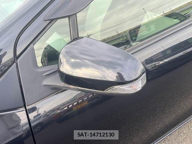 Toyota AQUA 2013-07 8657992-24