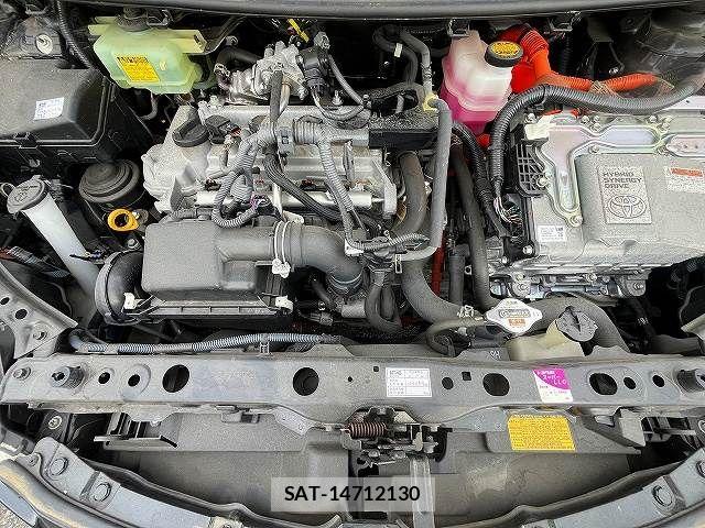Toyota AQUA 2013-07 8657992-26