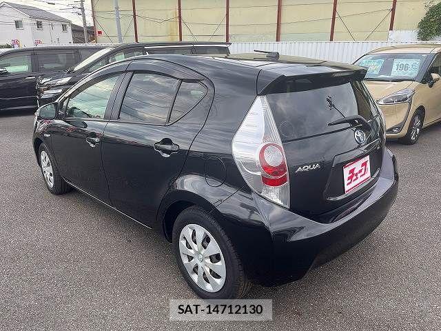 Toyota AQUA 2013-07 8657992-3