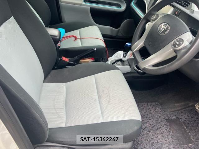 Toyota AQUA 2013-01 8658019-12