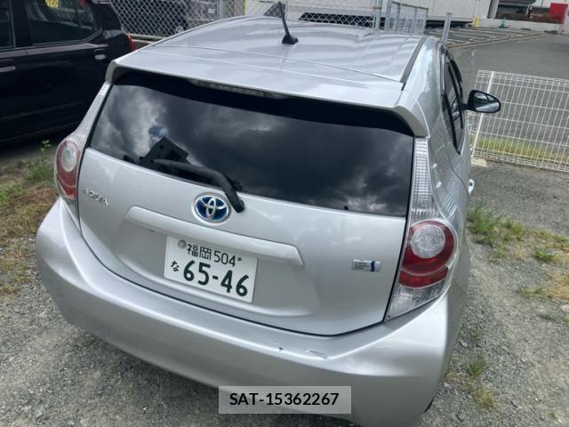 Toyota AQUA 2013-01 8658019-2