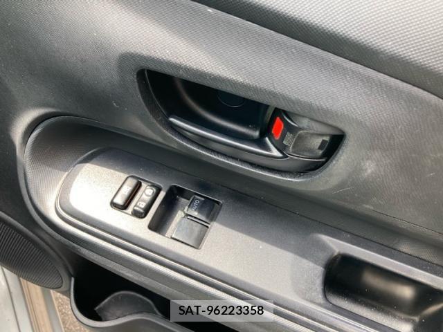 Toyota AQUA 2017-07 8658002-14