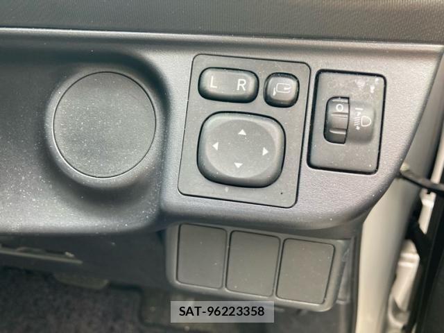 Toyota AQUA 2017-07 8658002-15