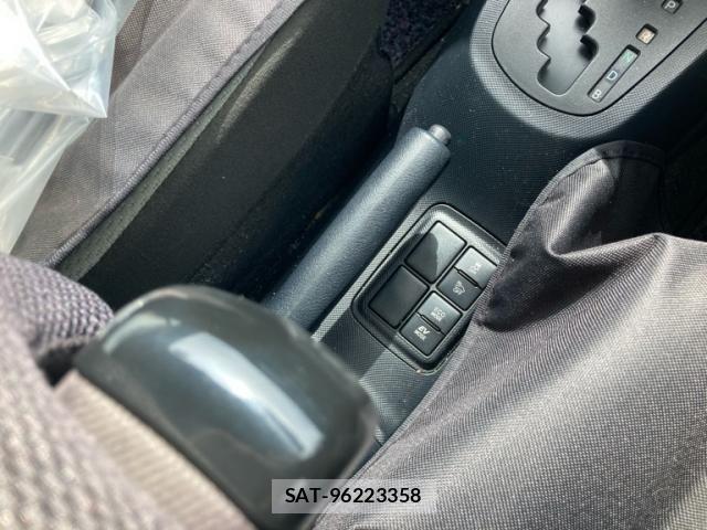 Toyota AQUA 2017-07 8658002-17