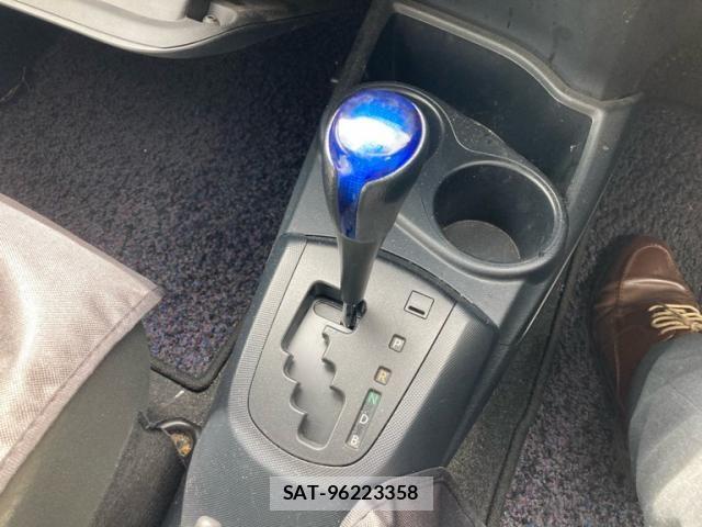 Toyota AQUA 2017-07 8658002-18