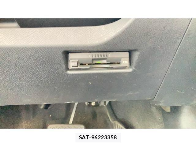 Toyota AQUA 2017-07 8658002-23