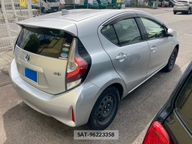 Toyota AQUA 2017-07 8658002-2