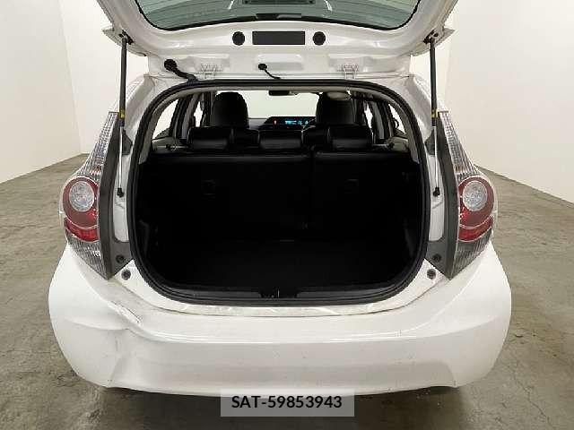Toyota AQUA 2012-05 8658022-4