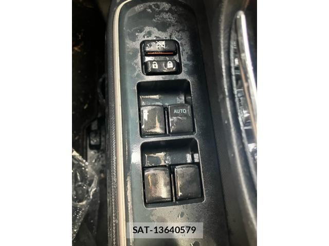 Toyota AQUA 2014-04 8658017-11