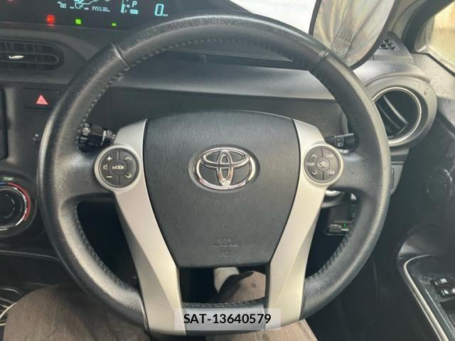 Toyota AQUA 2014-04 8658017-13