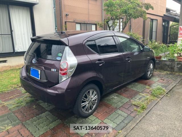 Toyota AQUA 2014-04 8658017-3