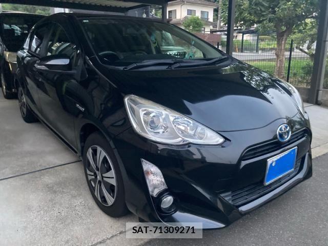 Toyota AQUA 2015-03 8658007-1
