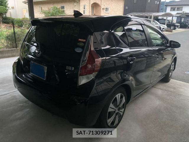Toyota AQUA 2015-03 8658007-2
