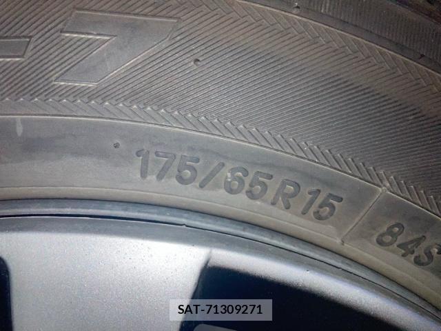 Toyota AQUA 2015-03 8658007-7
