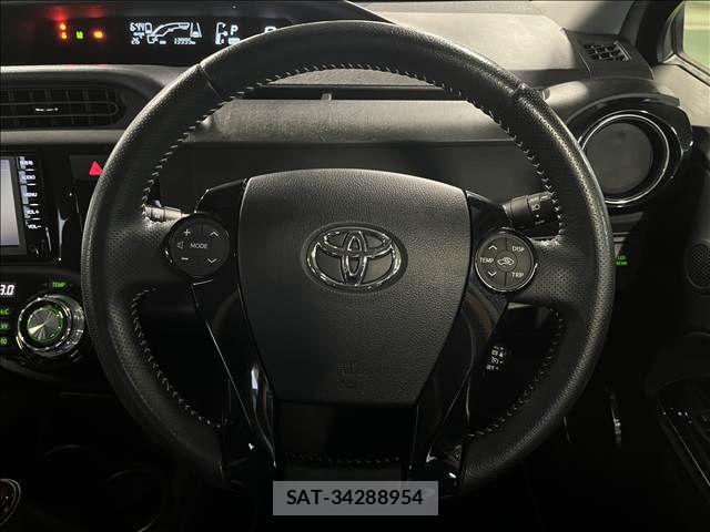 Toyota AQUA 2016-07 8657970-11