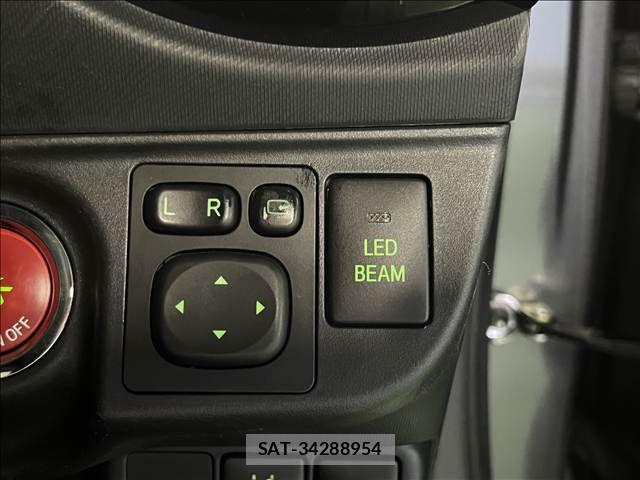 Toyota AQUA 2016-07 8657970-26