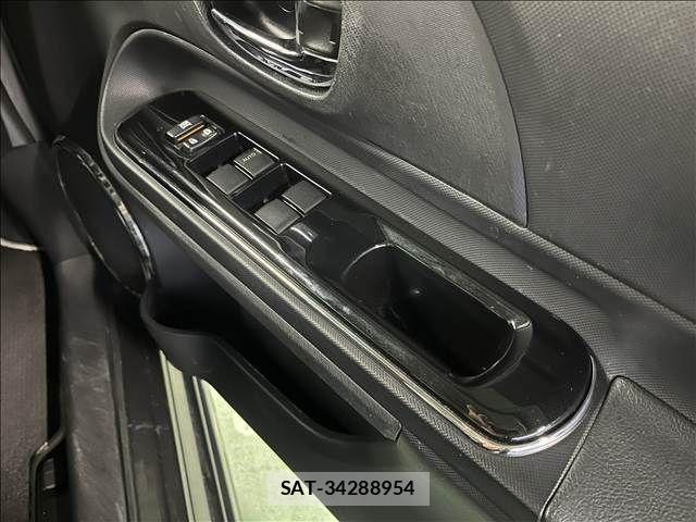 Toyota AQUA 2016-07 8657970-29