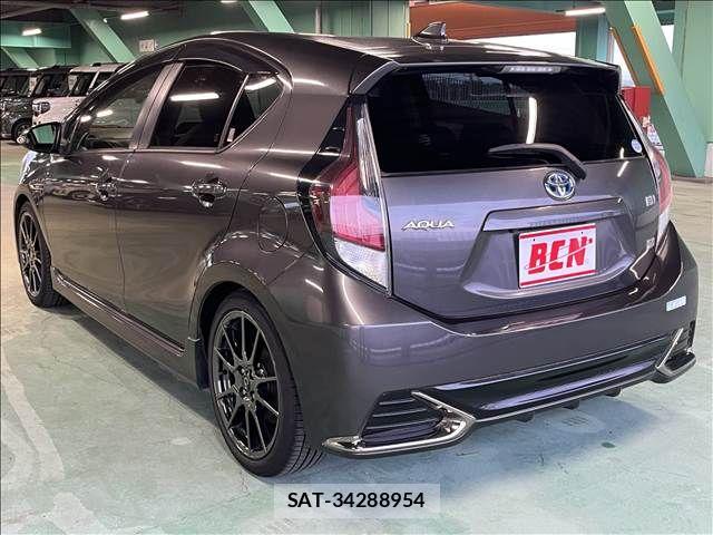Toyota AQUA 2016-07 8657970-5